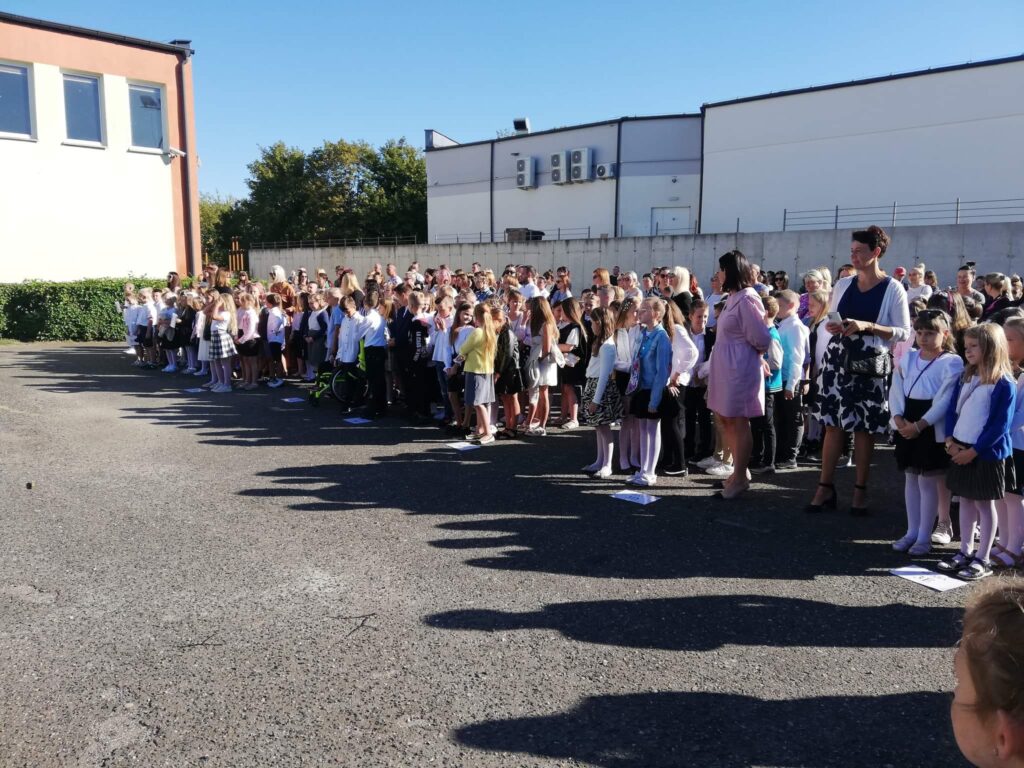 Uczniowie podczas apelu