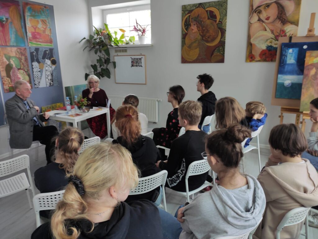 Uczniowie na spotkaniu poetów