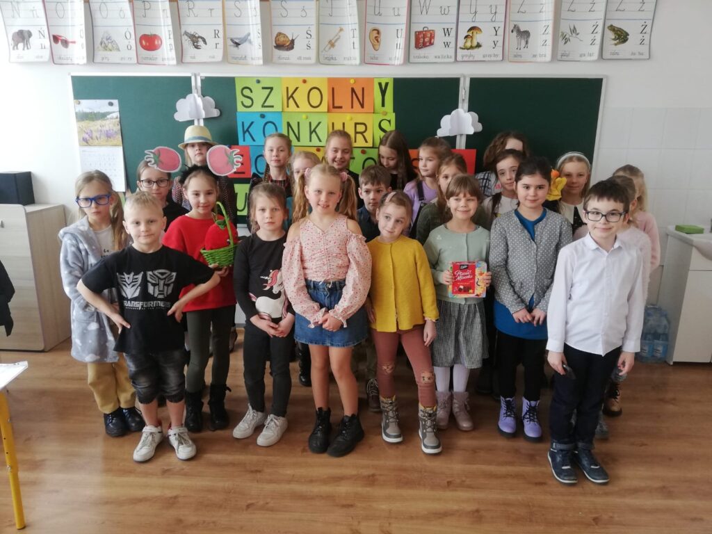 Uczestnicy konkursu recytatorskiego.